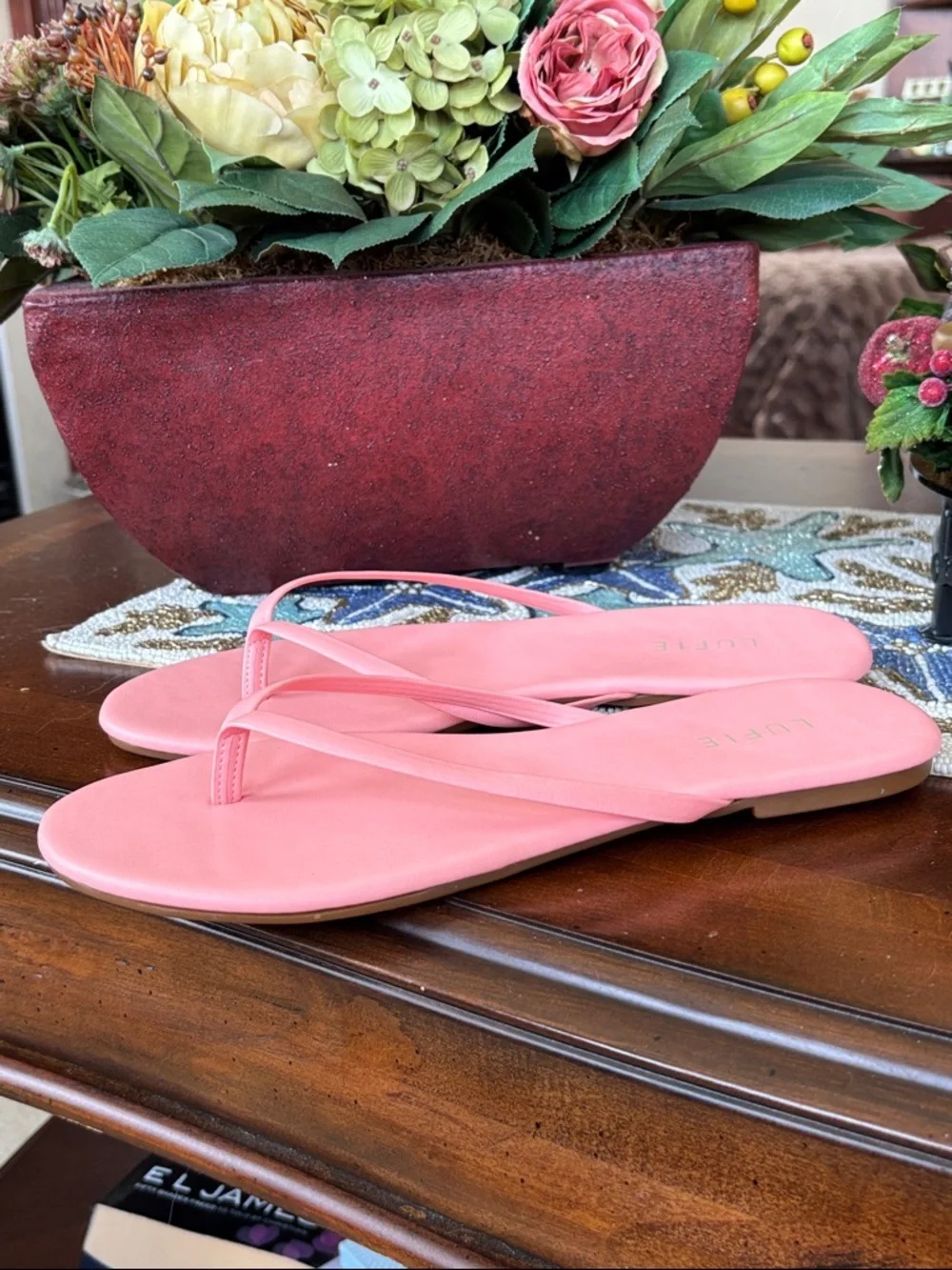 Brand New Coral Pink Flip-Flops Thong Sandals Lightweight Beach Slides Slip On